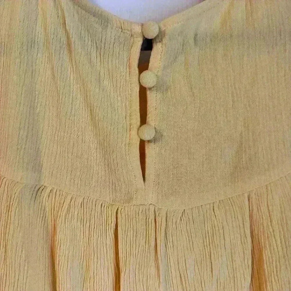 Torrid Crinkle Gauze Daisy Crochet Trim Top Size 2 - Picture 5 of 7